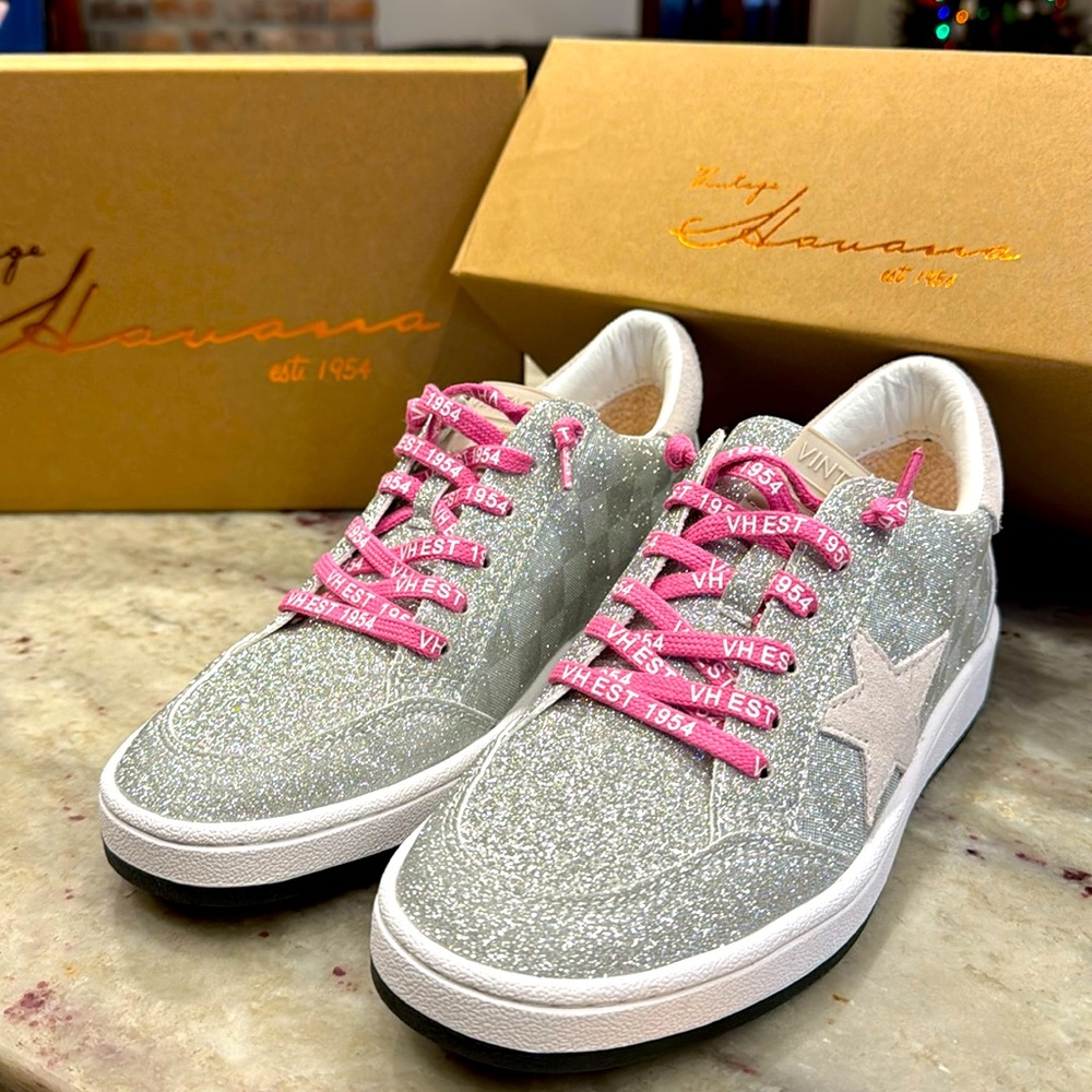Vintage Havana Sz 8.5. Worn only one time!!!